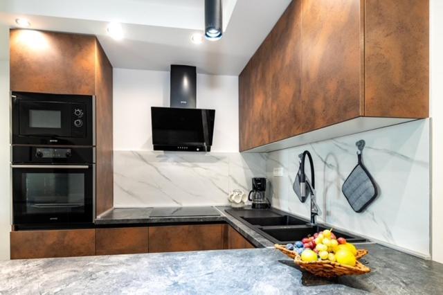 Luxury With Balcony Seaview Apartment