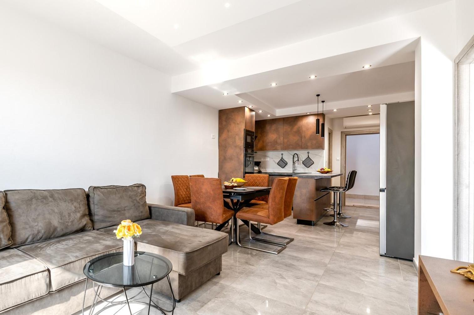 Luxury With Balcony Seaview Apartment *